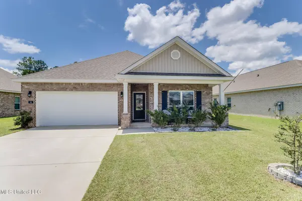 84 Saltmeadow Circle, Ocean Springs, MS 39564