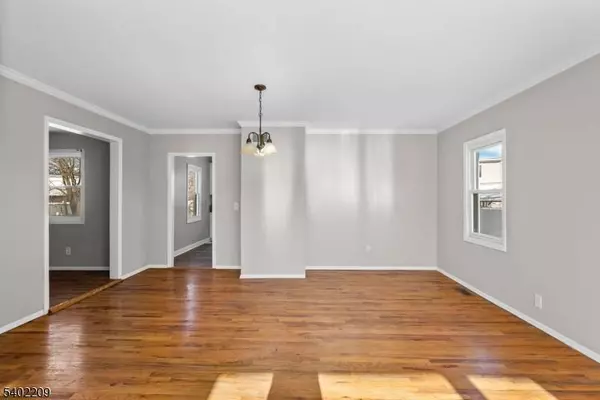 1996 Barnett St, Rahway City, NJ 07065