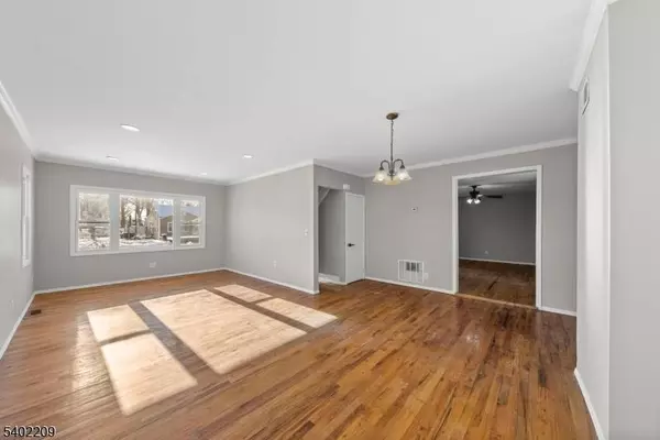 1996 Barnett St, Rahway City, NJ 07065