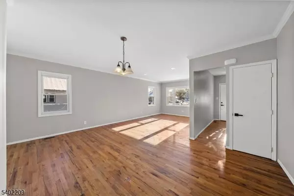 1996 Barnett St, Rahway City, NJ 07065