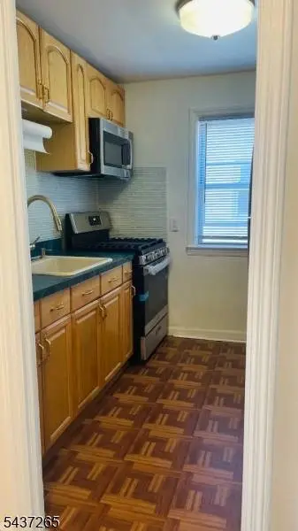 728 Thomas St, Elizabeth City, NJ 07202