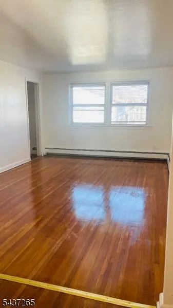 728 Thomas St, Elizabeth City, NJ 07202