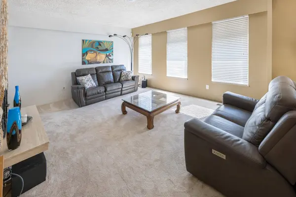 781 Pinemont AVE, Port Coquitlam, BC V3B 5B7