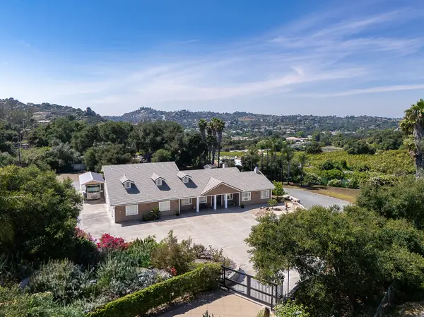 10166 Rancho Roble Rd, Escondido, CA 92026-7315