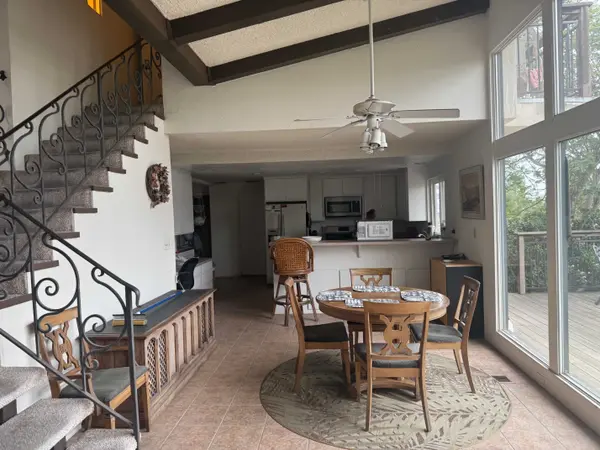 306 Ocean View Dr, Vista, CA 92084-6052