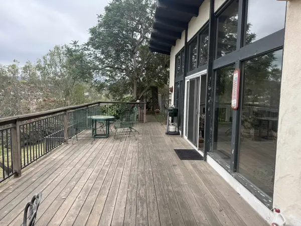 306 Ocean View Dr, Vista, CA 92084-6052