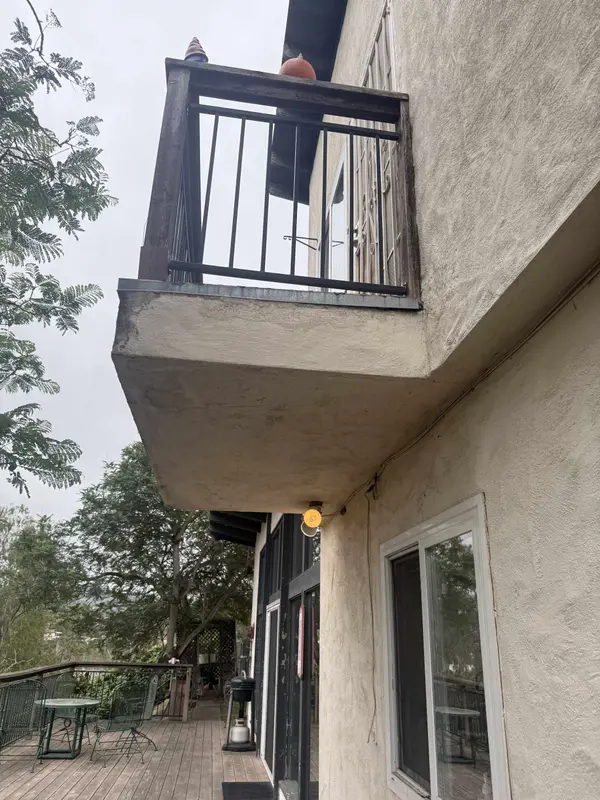 306 Ocean View Dr, Vista, CA 92084-6052