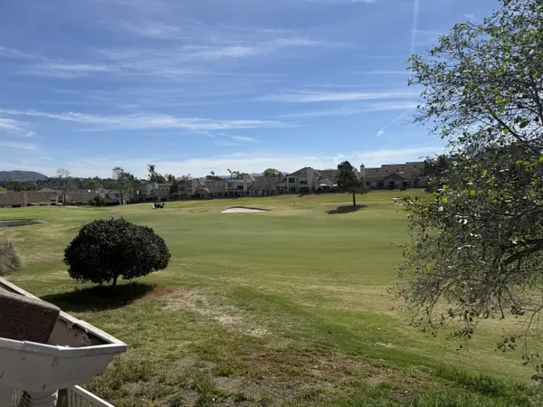 1091 Shadowridge Dr #118, Vista, CA 92081-9051