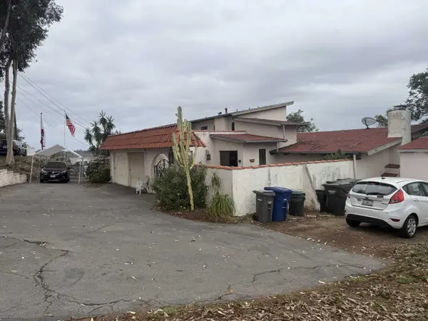 306 Ocean View Dr, Vista, CA 92084-6052