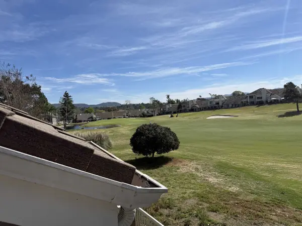 1091 Shadowridge Dr #118, Vista, CA 92081-9051