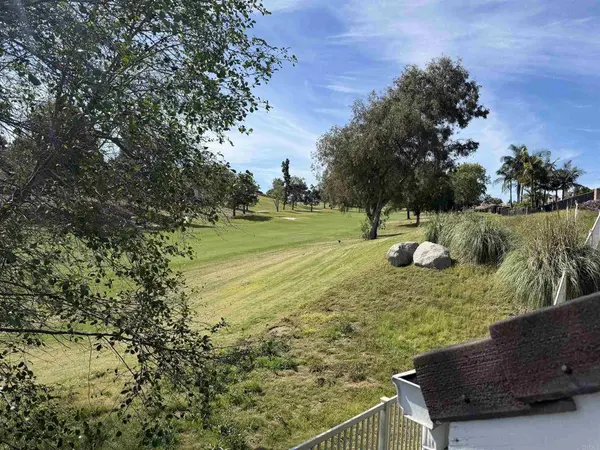 1091 Shadowridge DR #118, Vista, CA 92081