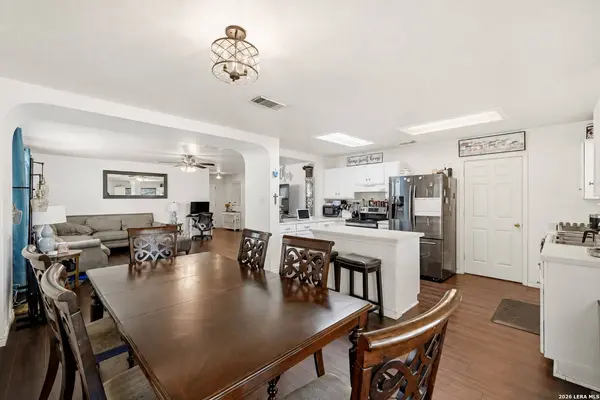 926 Saxonhill Dr, San Antonio, TX 78253-6128