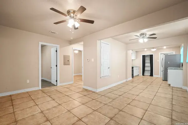 1651 S Elmendorf, San Antonio, TX 78207