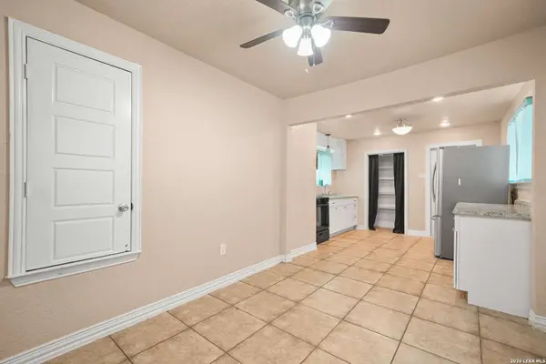 1651 S Elmendorf, San Antonio, TX 78207