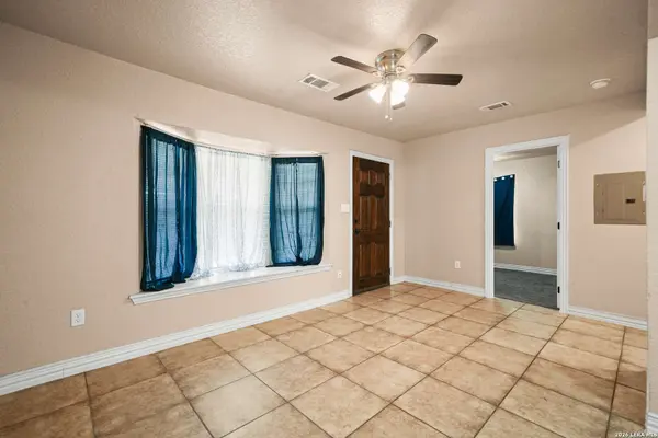 1651 S Elmendorf, San Antonio, TX 78207