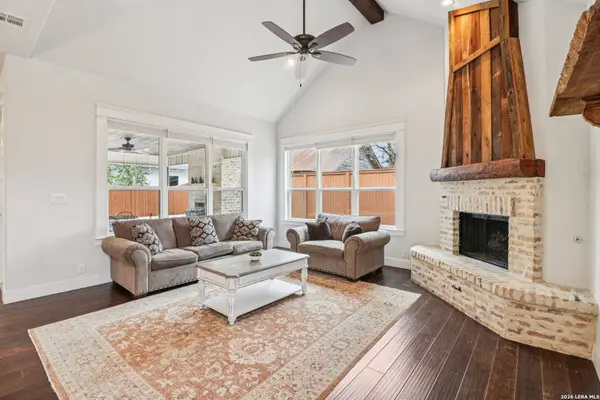 115 E Evergreen, Boerne, TX 78006