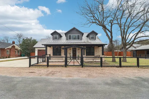 115 E Evergreen, Boerne, TX 78006