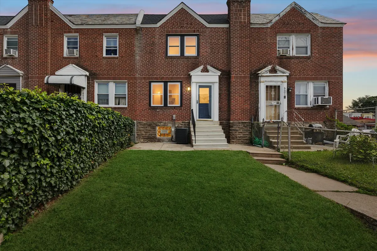 6603 N 21st St, Philadelphia, PA 19138-2607