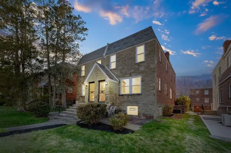 935 E Slocum St, Philadelphia, PA 19150-3607