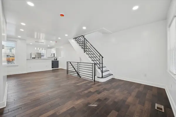6733 N Woodstock St, Philadelphia, PA 19138-2621