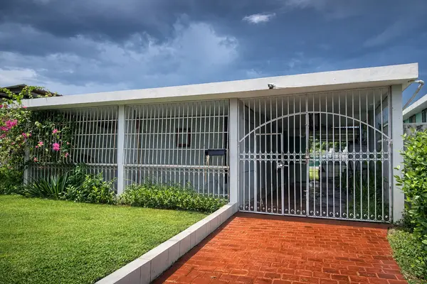 URB. Bella Vista - F6 Calle 7, Bayamon Puerto Rico 00957, 
