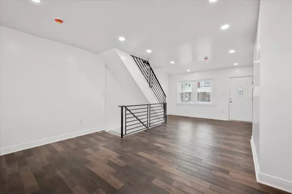 6733 N Woodstock St, Philadelphia, PA 19138-2621