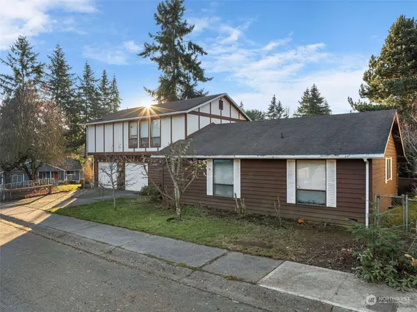 17305 Stone CT N, Shoreline, WA 98133