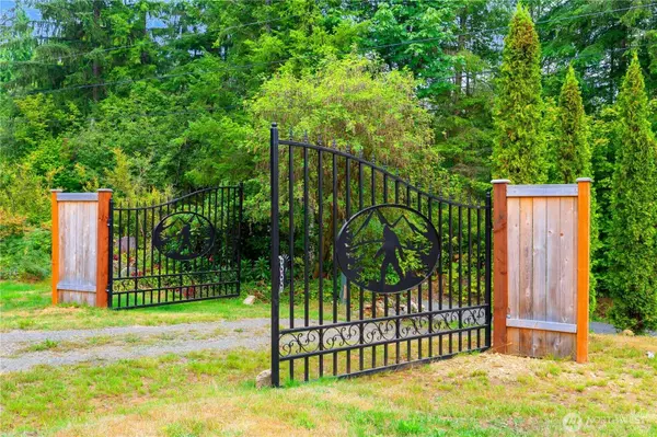 21916 Bench DR, Granite Falls, WA 98252