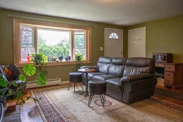 80 Knollwood Dr, Westfield, MA 01085