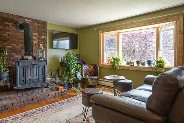 80 Knollwood Dr, Westfield, MA 01085