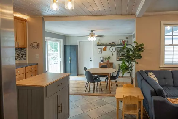 26 Deepwoods Dr, Westfield, MA 01085