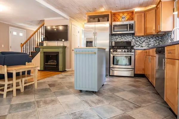 26 Deepwoods Dr, Westfield, MA 01085