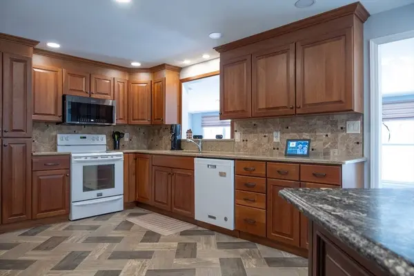 336 Paper Mill Rd, Westfield, MA 01085