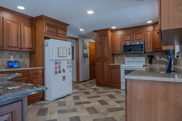336 Paper Mill Rd, Westfield, MA 01085