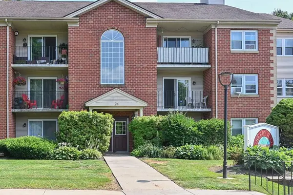 24 Maple Crest Cir #F, Holyoke, MA 01040
