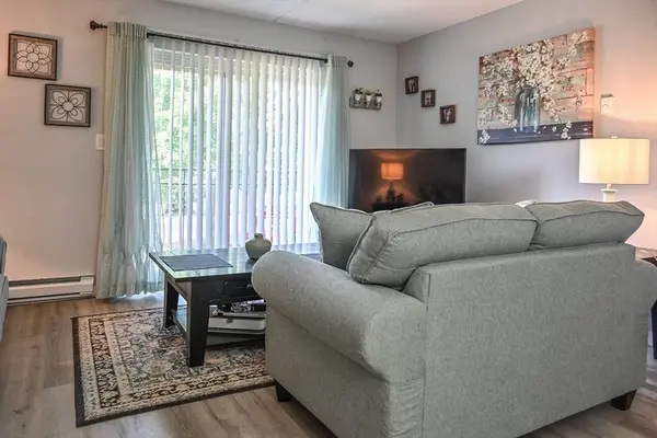 24 Maple Crest Cir #F, Holyoke, MA 01040