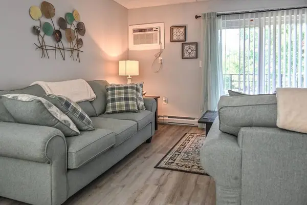 24 Maple Crest Cir #F, Holyoke, MA 01040