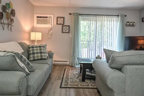 24 Maple Crest Cir #F, Holyoke, MA 01040