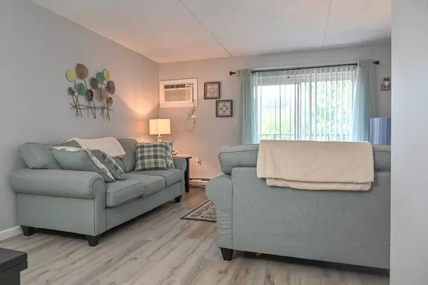 24 Maple Crest Cir #F, Holyoke, MA 01040