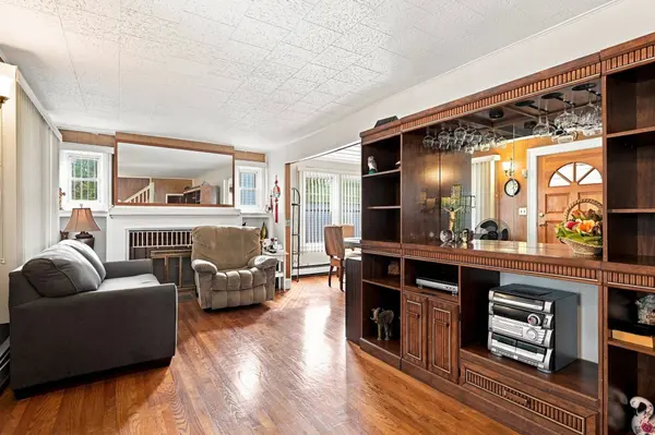 764 Allen St, Springfield, MA 01118