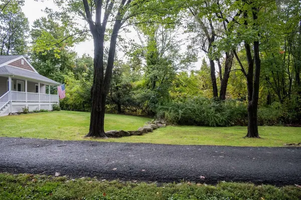 192 Vining Hill Rd, Southwick, MA 01077