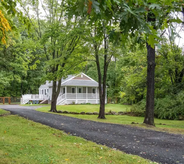 192 Vining Hill Rd, Southwick, MA 01077
