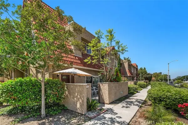 17906 River CIR #1, Canyon Country, CA 91387