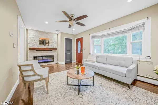 95 Knolls Rd, Bloomingdale Boro, NJ 07403