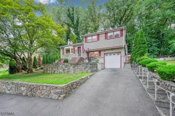 95 Knolls Rd, Bloomingdale Boro, NJ 07403