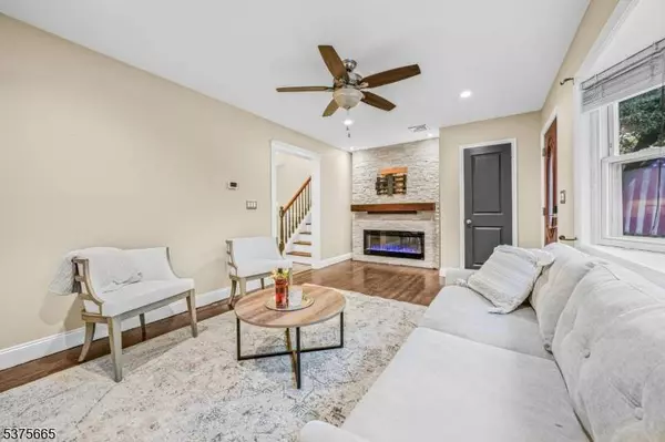 95 Knolls Rd, Bloomingdale Boro, NJ 07403