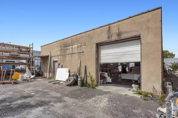 32 California Ave, Paterson City, NJ 07503