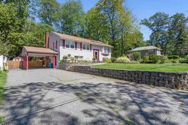 6 Mulberry Trl, Kinnelon Boro, NJ 07405