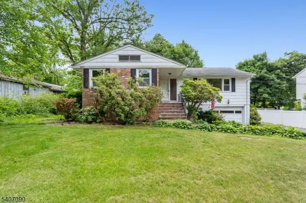 3 Mulberry Trl, Kinnelon Boro, NJ 07405