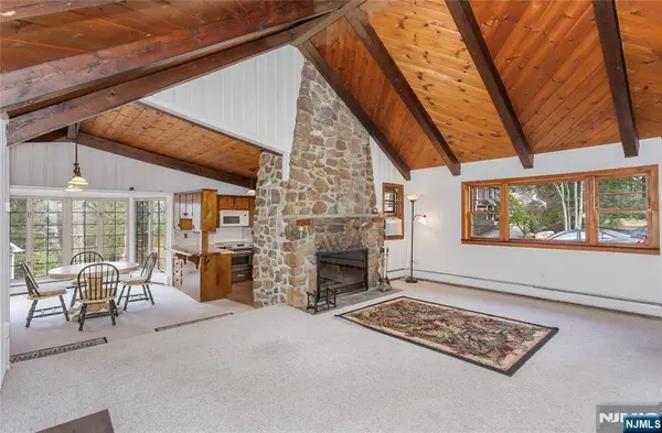 6 Partridge TRL, Kinnelon Borough, NJ 07405